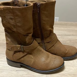 Women boots size 7.5 good condition